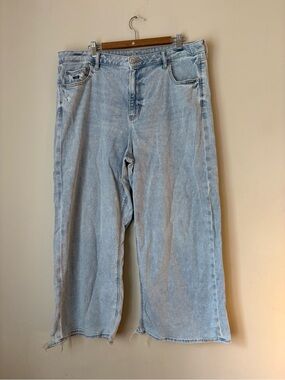 American Eagle Outfitters Light Blue Wide Leg Jeans US 18 short ( above ankle)